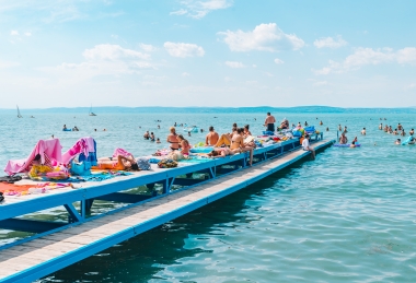 Júniusi árrobbanás Nostra Hotel Siófok Júniusi árrobbanás Nostra Hotel Siófok